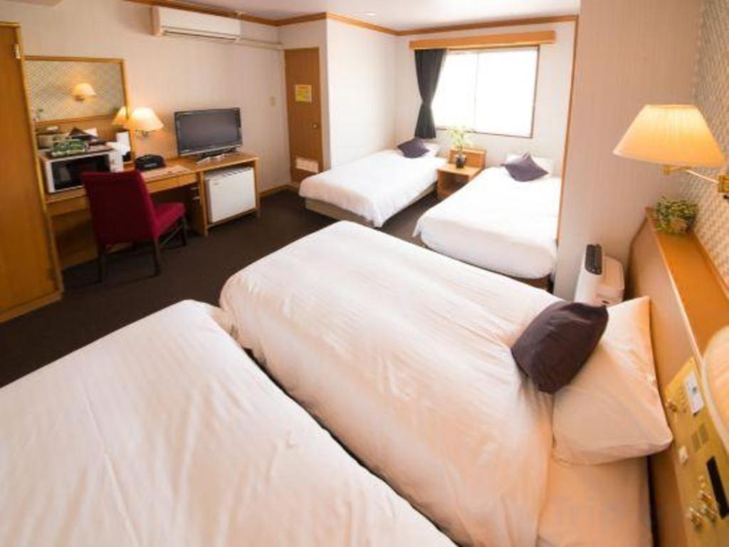 Hotel Livemax Budget Naha Tomarikou Bagian luar foto