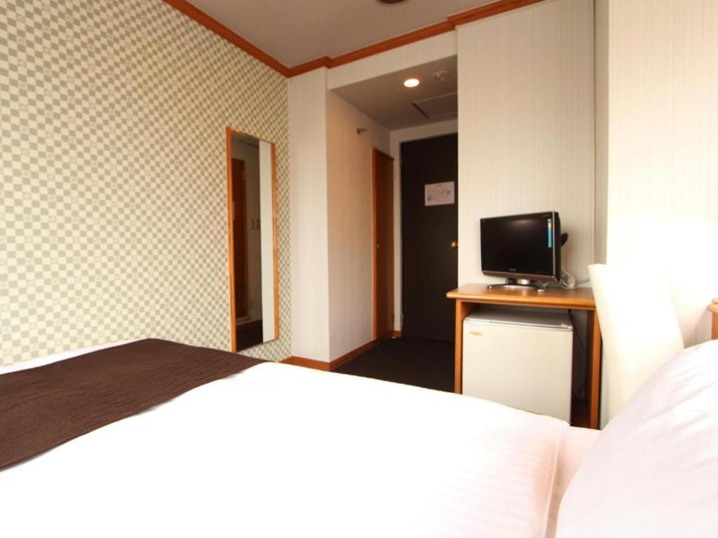 Hotel Livemax Budget Naha Tomarikou Bagian luar foto