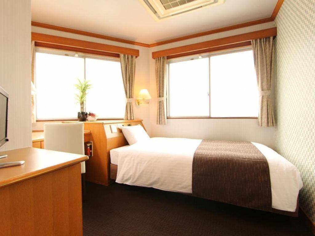 Hotel Livemax Budget Naha Tomarikou Bagian luar foto