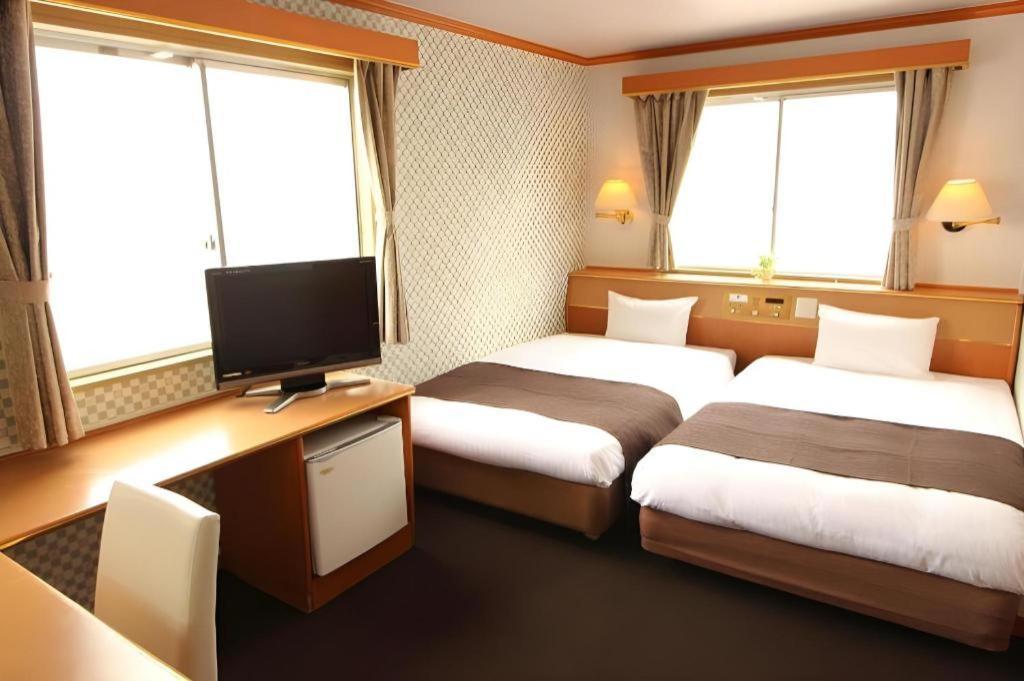 Hotel Livemax Budget Naha Tomarikou Bagian luar foto