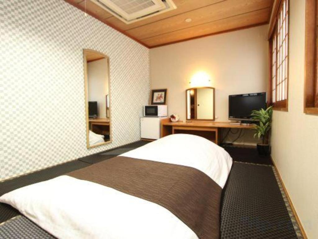 Hotel Livemax Budget Naha Tomarikou Bagian luar foto