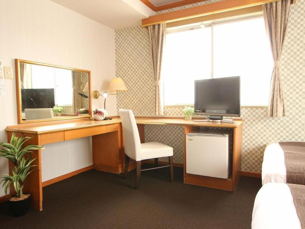 Hotel Livemax Budget Naha Tomarikou Bagian luar foto