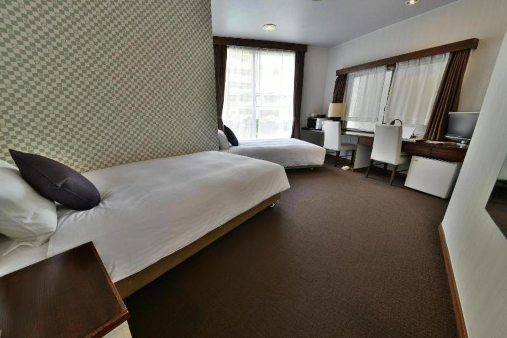 Hotel Livemax Budget Naha Tomarikou Bagian luar foto