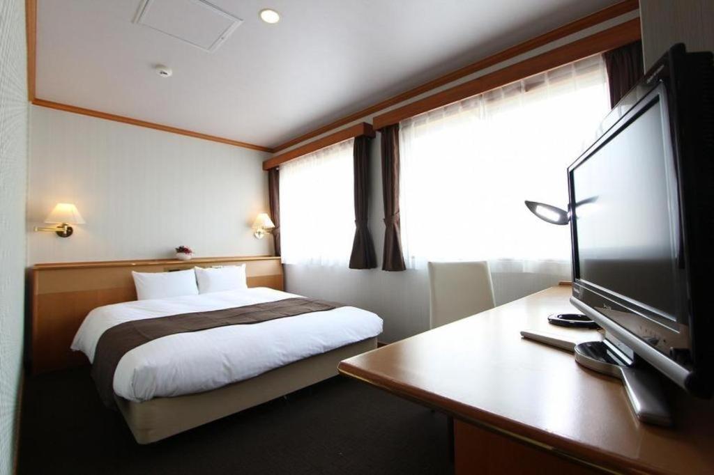 Hotel Livemax Budget Naha Tomarikou Bagian luar foto
