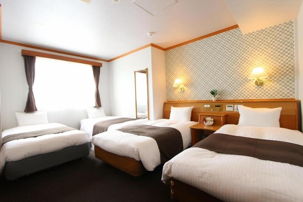 Hotel Livemax Budget Naha Tomarikou Bagian luar foto