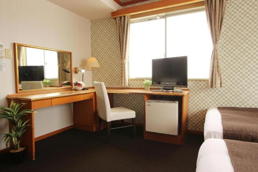 Hotel Livemax Budget Naha Tomarikou Bagian luar foto