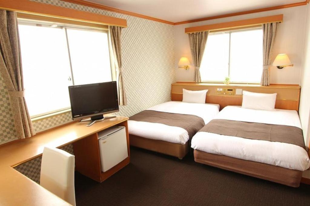 Hotel Livemax Budget Naha Tomarikou Bagian luar foto