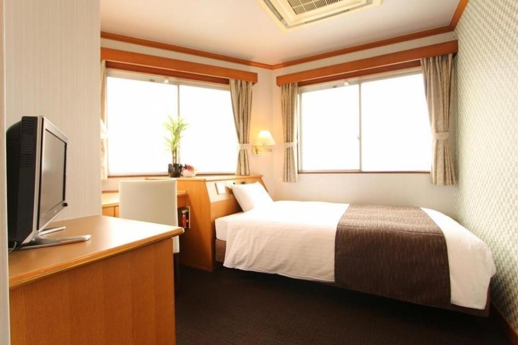 Hotel Livemax Budget Naha Tomarikou Bagian luar foto