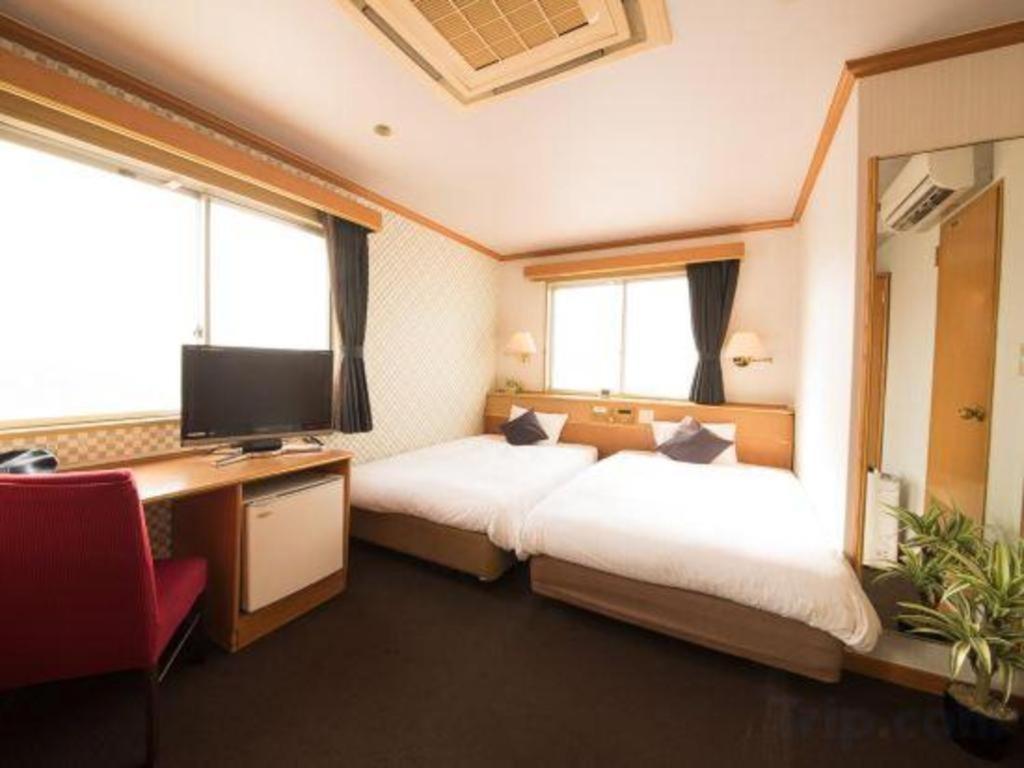 Hotel Livemax Budget Naha Tomarikou Bagian luar foto