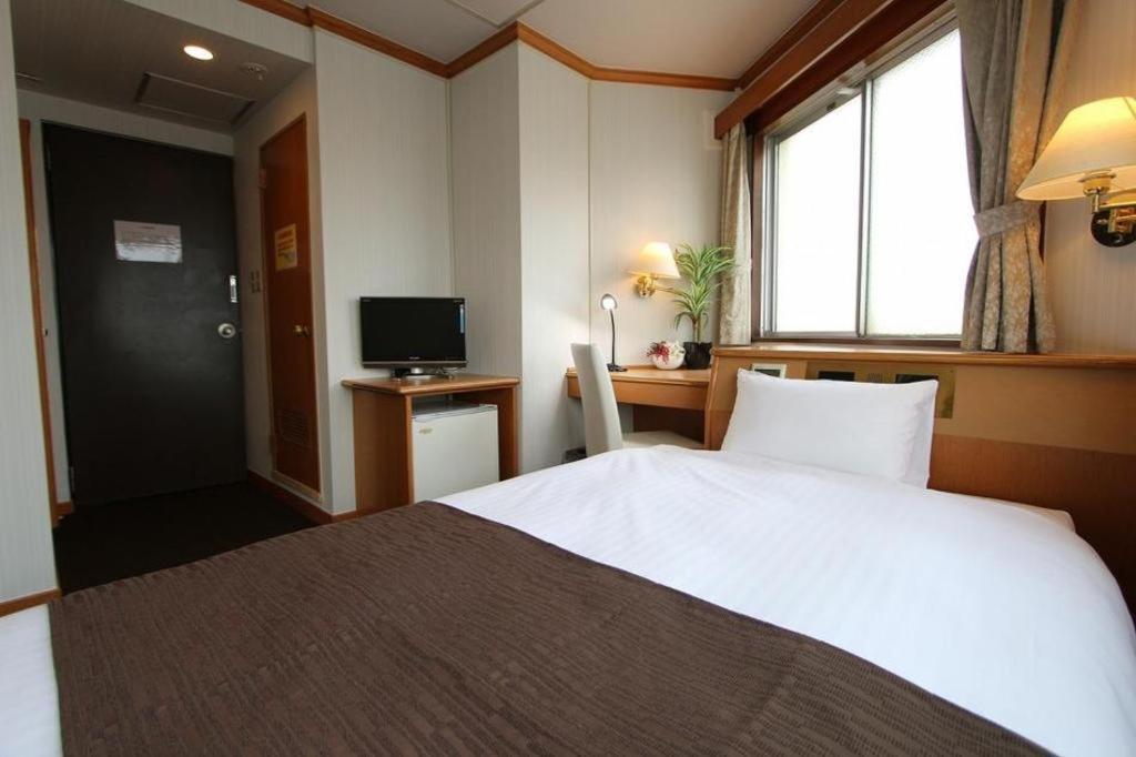 Hotel Livemax Budget Naha Tomarikou Bagian luar foto