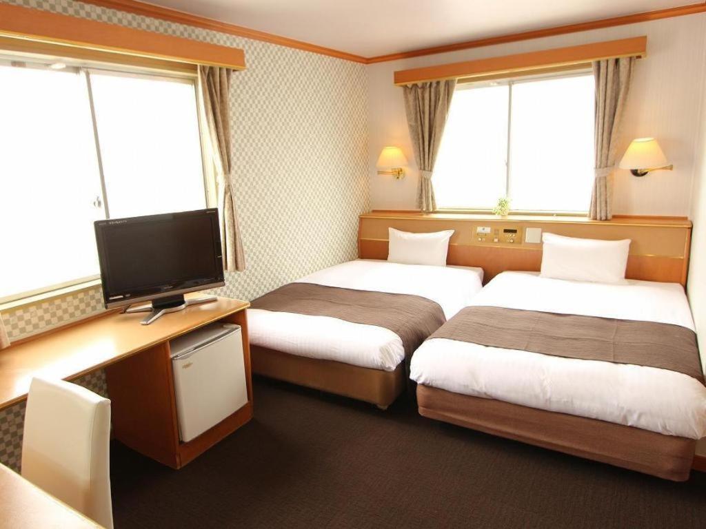 Hotel Livemax Budget Naha Tomarikou Bagian luar foto