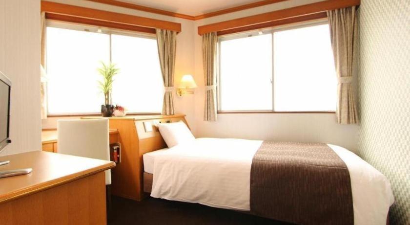 Hotel Livemax Budget Naha Tomarikou Bagian luar foto
