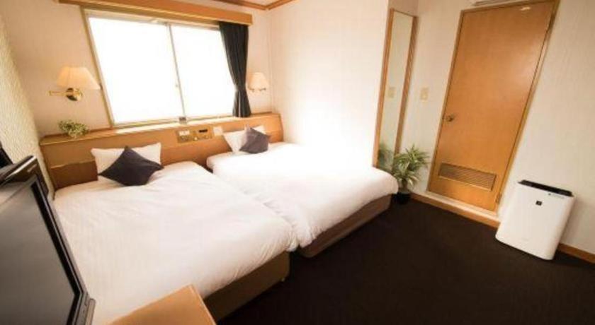 Hotel Livemax Budget Naha Tomarikou Bagian luar foto