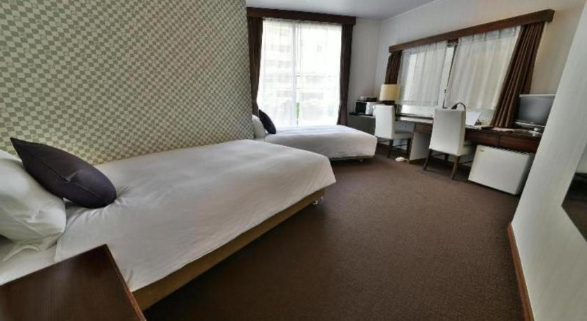 Hotel Livemax Budget Naha Tomarikou Bagian luar foto