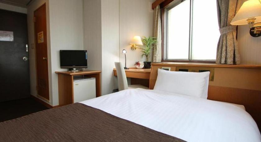 Hotel Livemax Budget Naha Tomarikou Bagian luar foto