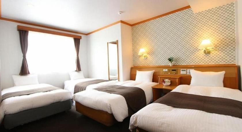 Hotel Livemax Budget Naha Tomarikou Bagian luar foto