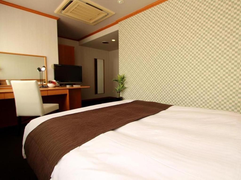 Hotel Livemax Budget Naha Tomarikou Bagian luar foto
