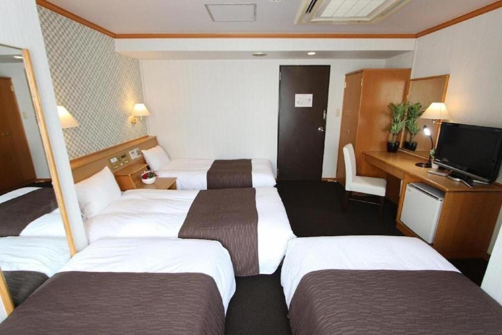 Hotel Livemax Budget Naha Tomarikou Bagian luar foto
